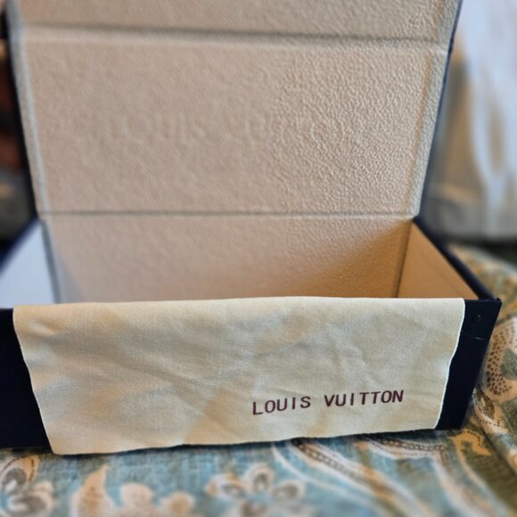 Louis Vuitton Sunglass Box - Picture 7 of 7